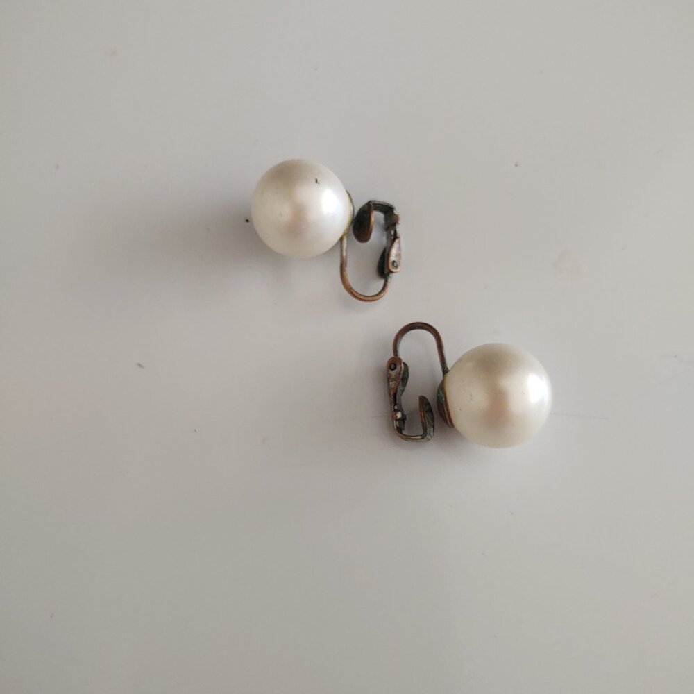 FAUX LARGE PEARL MID CENTURY MODERN VICTORIAN STYLE CLIP ON EARRINGS - Picture 4 of 6